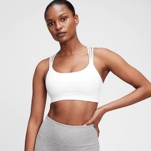GapFit Eclipse Medium Support Strappy Sports Bra